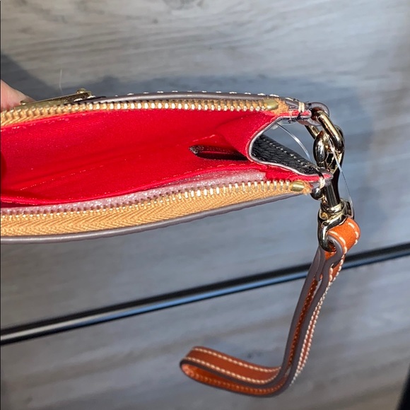 NWT- Dooney & Bourke Pebble Leather Card Case Wristlet, BLACK - Picture 5 of 5